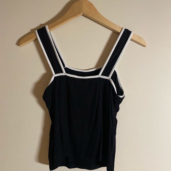 Black Buttoned Tank Top - Picture 2 of 4